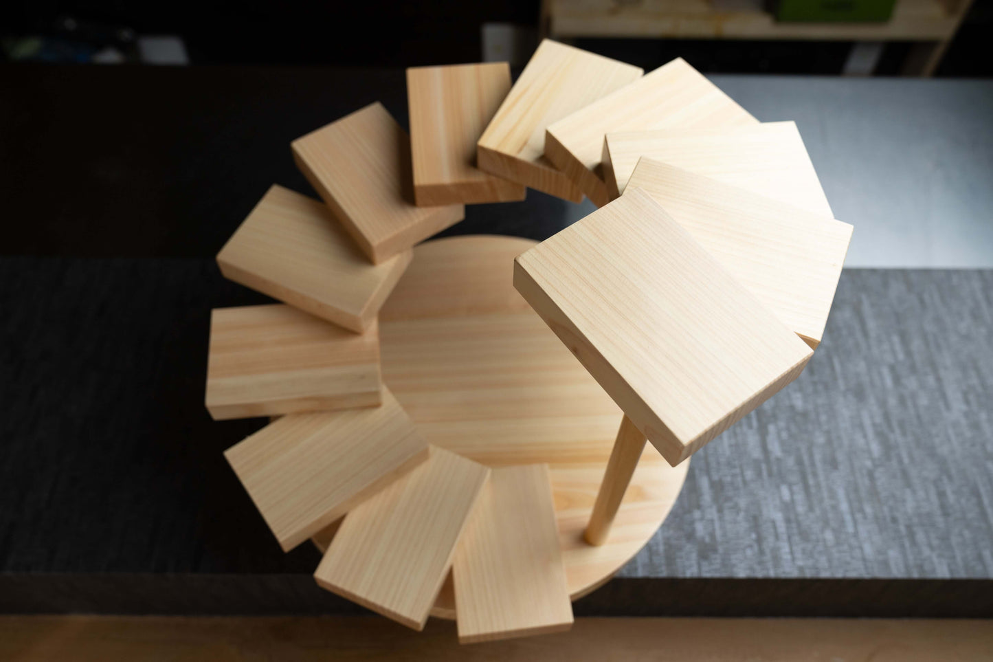 Support décoratif japonais en bois