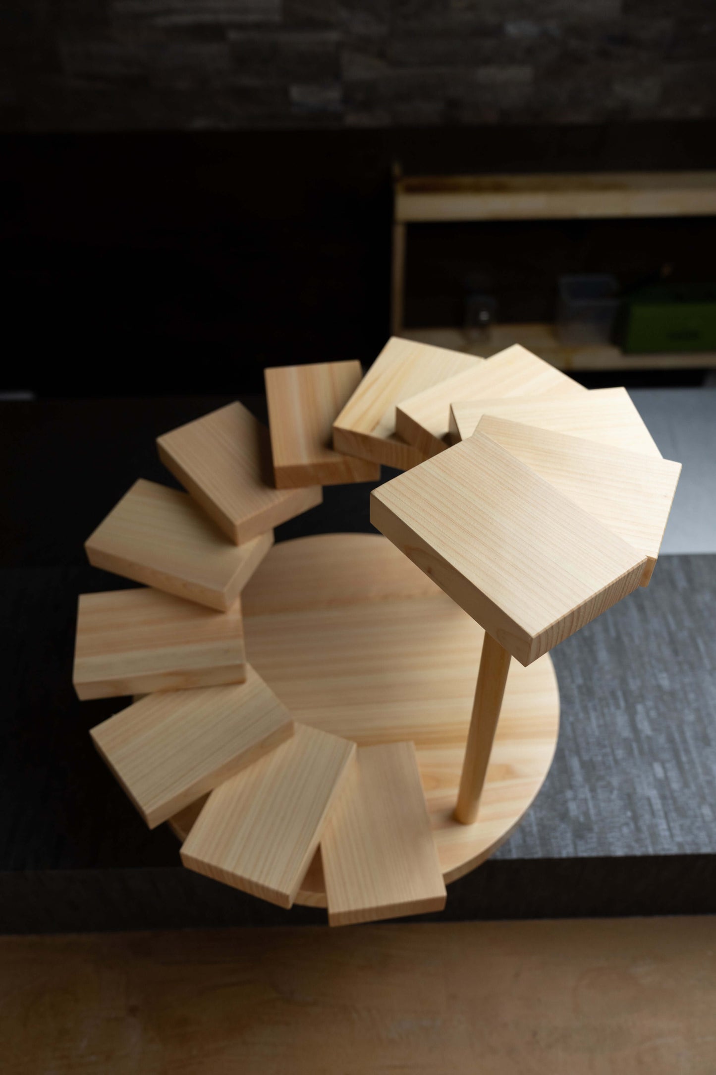 Support décoratif japonais en bois